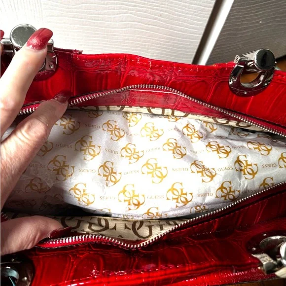 Vintage Guess One of their Iconic Leather Like Croc Print Bags - Picture 13 of 16